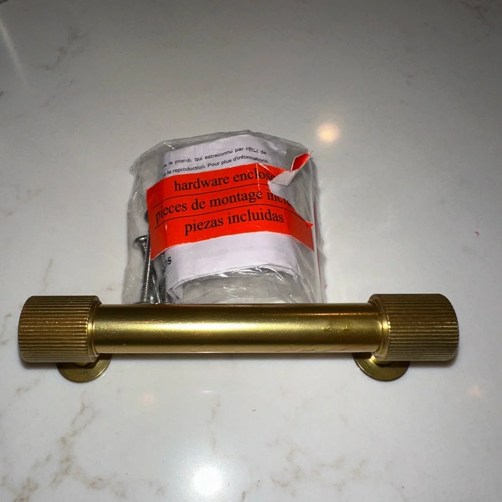 Brand New - Assorted cabinet hardware - Picture 2 of 14